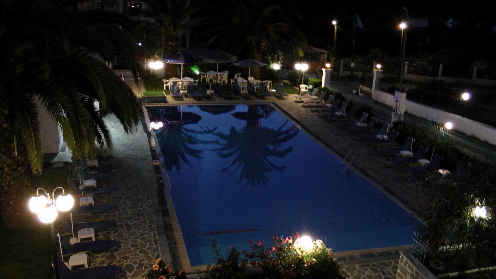 Aparthotel Tria Adelphia Arillas  Exterior foto