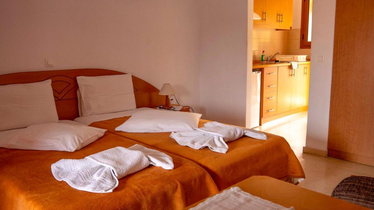 Aparthotel Tria Adelphia Arillas  Exterior foto