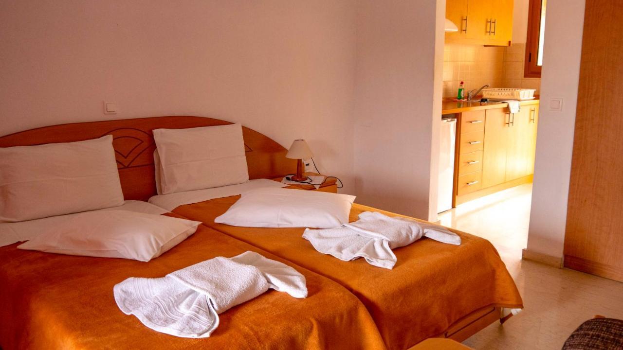 Aparthotel Tria Adelphia Arillas  Exterior foto