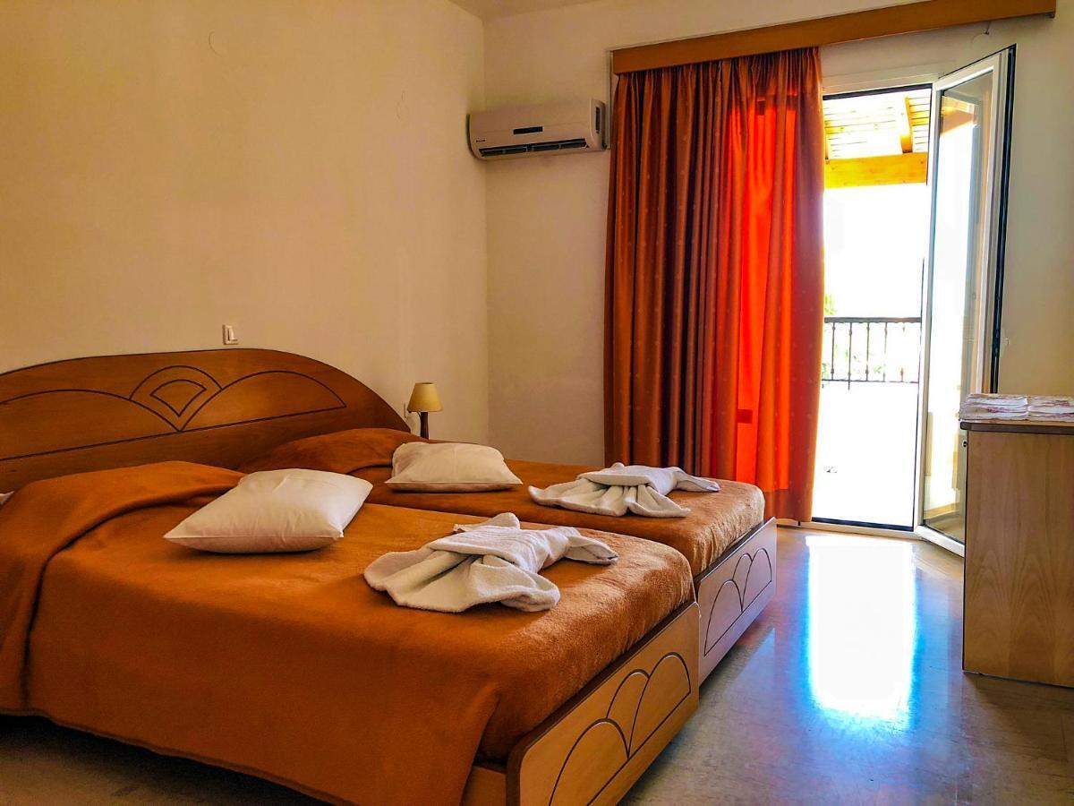 Aparthotel Tria Adelphia Arillas  Exterior foto